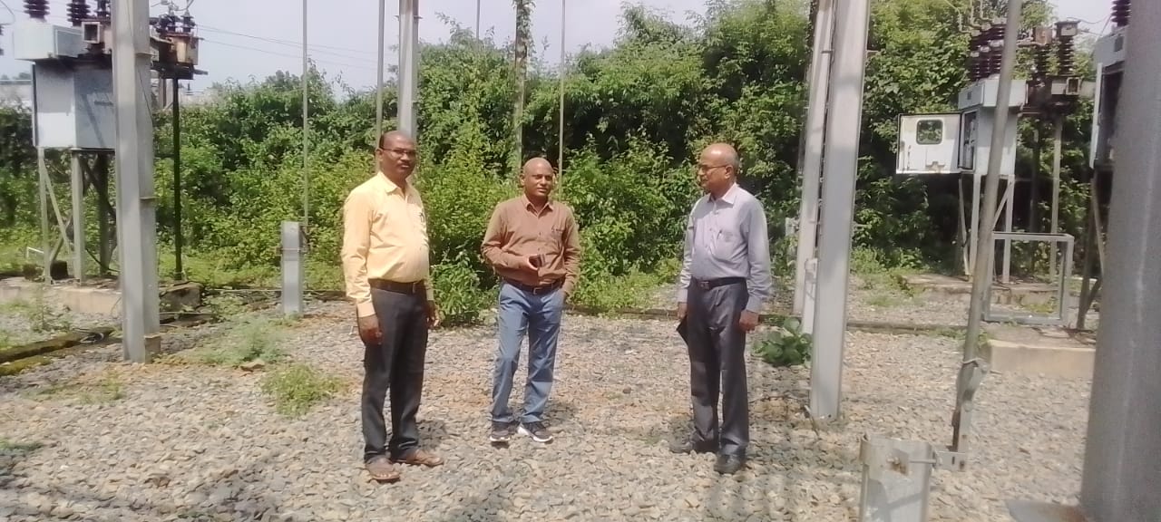 33 केव्ही उपकेन्द्र रतनपुर पहुंचे कार्यपालक  निदेशक नवरात्रि के पूर्व मरम्मत कार्य पूर्ण करने के निर्देश