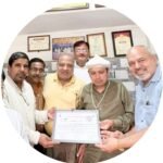मां कलावती दुसेजा ने किया मरणोपरांत नेत्रदान <em>पंचायत के द्बार दिया गया दुसेजा परिवार को सम्मान पत्र</em>