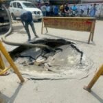 केबल बिछाने वाली कंपनी के चलते निगम का पाइप लाइन फटा कुदुदंड में लोगों के घरों में पानी नही पहुंचा