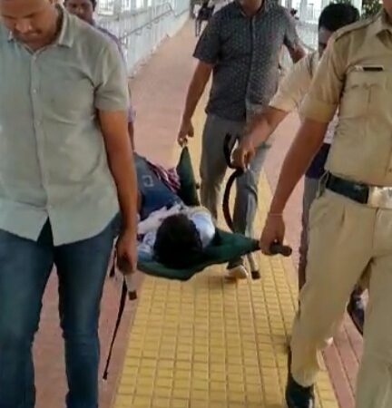 तिल्दा स्टेशन में पानी लेकर गोंडवाना में चढ़ने के प्रयास में युवक हुआ घायल रेसुब तिल्दा ने बढ़ाया मदद के लिए हाथ आहत को इलाज के बाद किया रायपुर रिफर