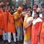 कालीचरण महाराज के बिलासपुर कार्यक्रम को पुलिस प्रशासन ने त्यौहारी सीजन में शांति भंग होने की आशंका के चलते रोका, भगवा ब्रिगेड का हंगामा
