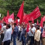 आल इंडिया लोको रनिंग स्टाफ एसोसिएशन के बैनर तले  ट्रेन चालकों ने जोनल स्टेशन से रैली निकाल डीआरएम कार्यालय के सामने धरना- प्रदर्शन किया