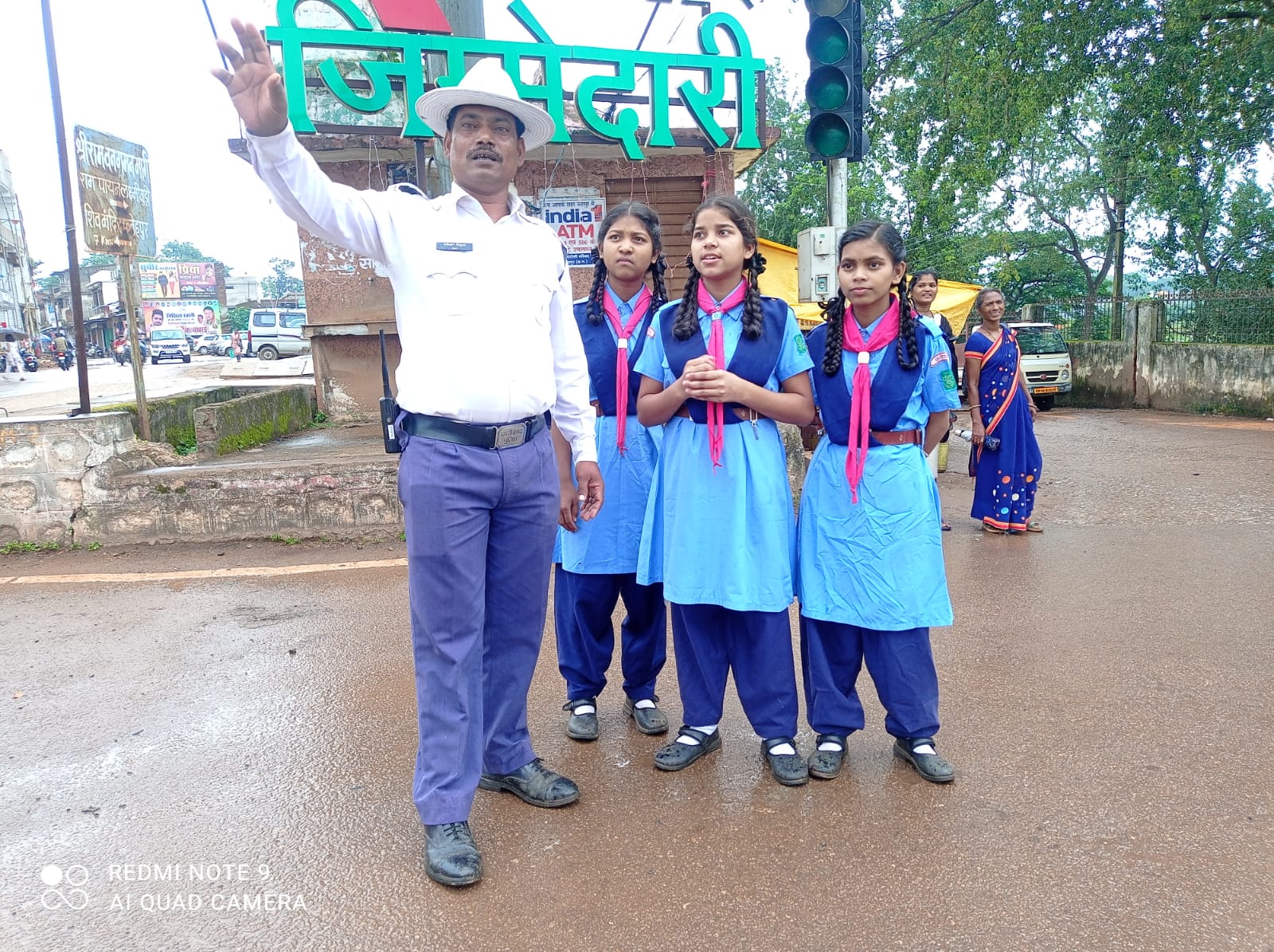 सड़क सुरक्षा को लेकर चला जागरूकता अभियान, स्काउट गाइड क़े द्वारा मनाया गया सड़क सुरक्षा पख़वाड़ा