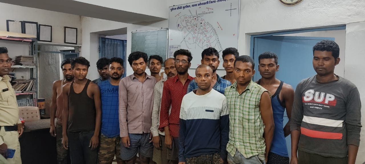 ● चौकी प्रभारी जूटमिल के नेतृत्व में रेंगालपाली उड़ीसा बैरियर पर नाकेबंदी में पकड़ा गया 10 ट्रक चोरी का कोयला