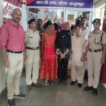 *भटगांव से भागी नाबालिक लकड़ियों को रेसुब अनूपपुर ट्रेन से बरामद कर परिजनो को सौपा*