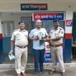 अंबिकापुर से रायपुर यात्रा कर रहे यात्री का छूटा बेग आर पी एफ रायपुर ने लौटाई जिसमे 1लाख 58हजार रुपए थे, सर्वत्र प्रशंसा