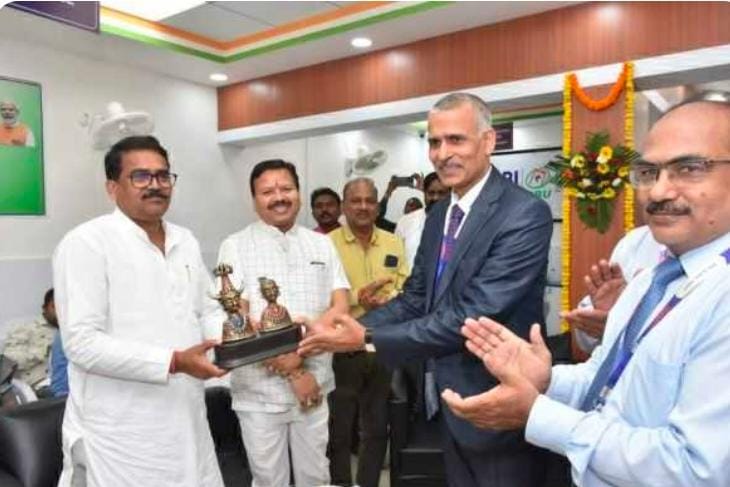 देश के 75 जिलों के साथ डिजिटिल बैंकिंग के धरातल पर उतरा महासमुन्द