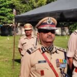 आरपीएफ बैरक ग्राउंड  शहीद स्मारक में शहीद दिवस पर पुष्पांजलि अर्पित किया गया,शहीद स्व. सीपी सिंह की पत्नी श्रीमति सुनीता सिंह को ए एन सिन्हा ने सम्मानित किया