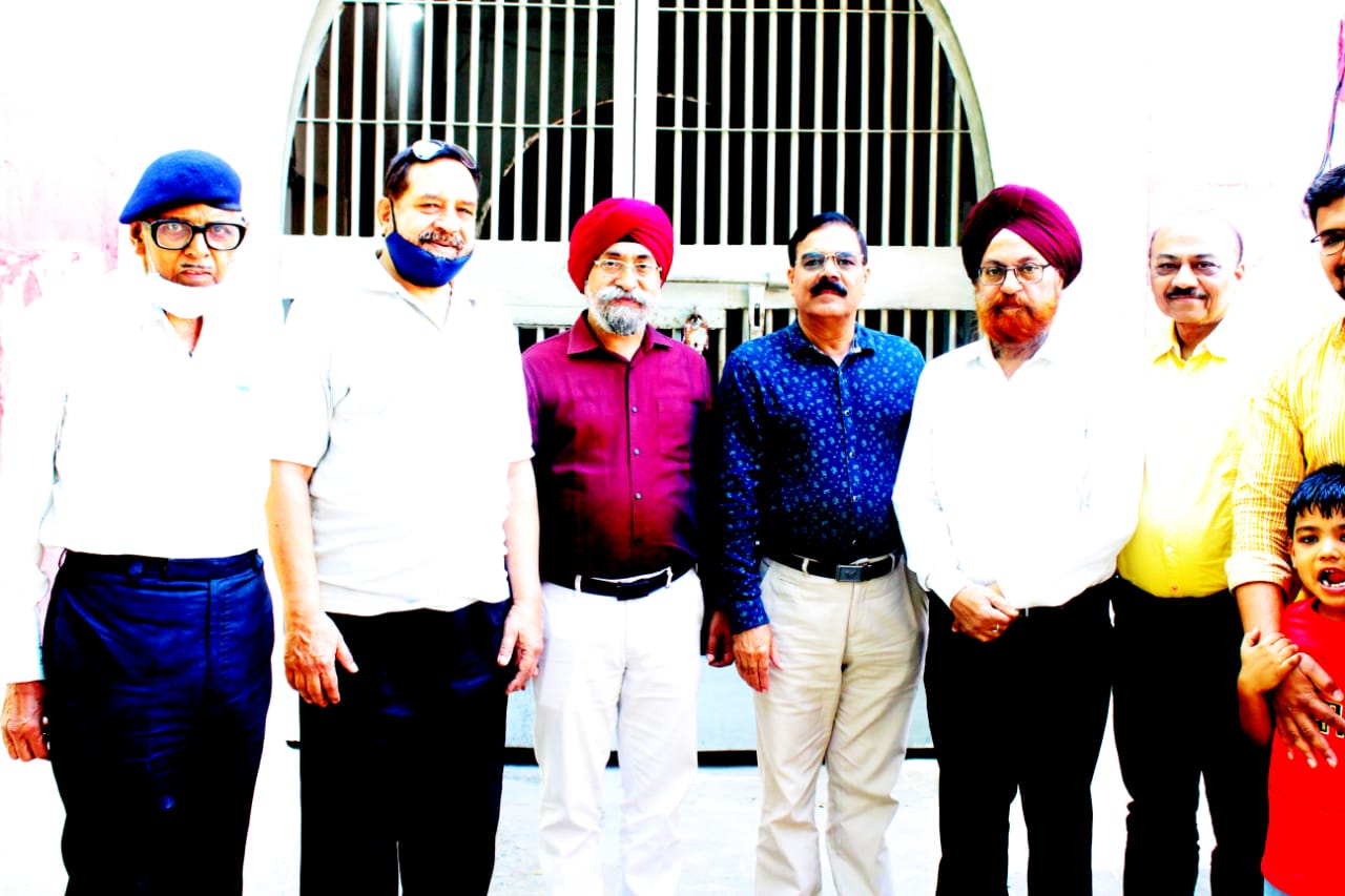 लायंस क्लब बिलासपुर दीपावली में जेल के  कैदी महिलाओ एवम छोटे बच्चों के बीच पहुंच गिफ्ट बांटे