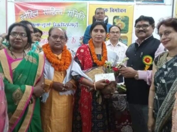 प्रेम और मानवीय मूल्यों का अद्भुत समन्वय-प्रीत की पाती गीतकार सोम का प्रथम गीत संग्रह भिलाई में विमोचित