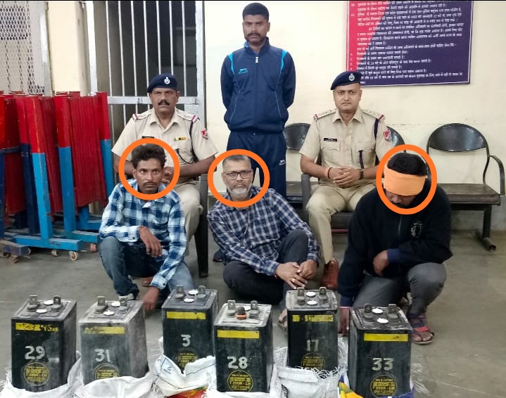 रेसुब की टीम ने रेलवे स्टेशन शहडोल से बैटरी चोरी के आरोप में रेलवे कर्मचारी सहित तीन को गिरफ्तार किया