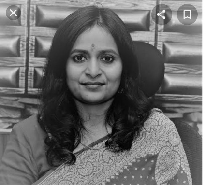 कलेक्टर रानू साहू का  गहरा नाता रहा है विवादों से पूर्व मंत्री अमर अग्रवाल ने भी विकास कार्यों की फाइल लटकाने को लेकर जमकर फटकार लगाया था मंत्री जयसिंह अग्रवाल के कार्यों पर भी अड़ंगेबाजी किया करती थीं