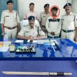 रेसुब रायपुर और जी आर पी ने संयुक्त रूप से स्टेशन परिसर में गुप्ती लहराते हत्थे चढ़ा