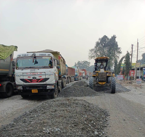 रायगढ़ से घरघोड़ा और खरसिया से धरमजयगढ़ के बीच विभिन्न हिस्सों में प्रारंभ हुआ सड़कों का निर्माण कार्य
