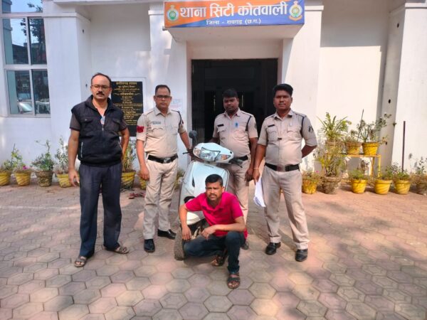 दरोगापारा से स्कूटी चोरी करने वाले आरोपी को वाहन चोरी रिपोर्ट के दूसरे ही दिन ढूंढ निकाली #कोतवाली पुलिस