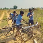वायरलेस न्यूज़ की खबर के बाद बड़ा एक्शन ,स्कूल अवधि में बच्चों से लकड़ी ढुलाई को शिक्षा विभाग ने माना गंभीर लापरवाही, प्रभारी प्रधान पाठक को किया गया निलंबित