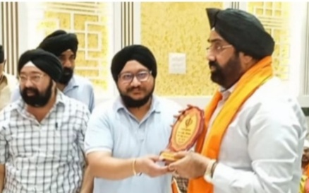 सेंट्रल गुरुद्वारा प्रबंधन कमेटी के द्वारा मंजीत सिंह गुंबर का सम्मान किया गया…