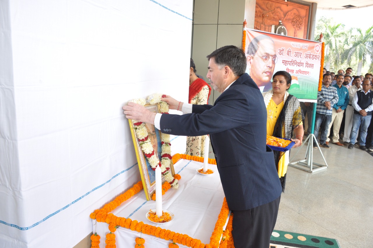 भारतरत्न बाबा साहब डॉ. भीमराव अम्बेडकर के महापरिनिर्वाण दिवस पर द.पू.म.रेलवे ने श्रद्धा सुमन अर्पित किये