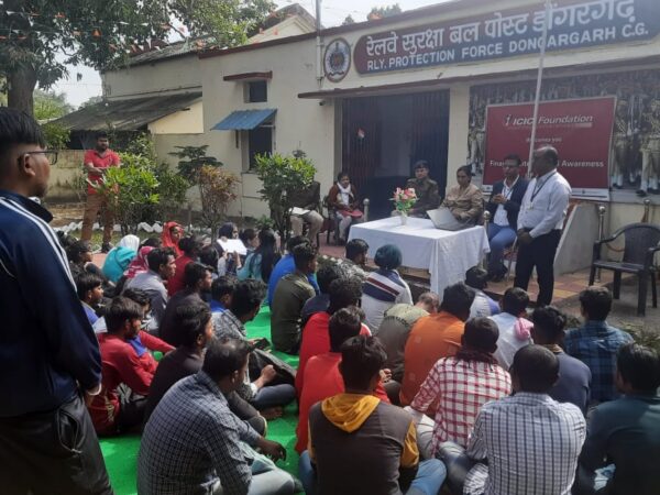 बेरोजगार युवक युवतियों के लिए रेल सुरक्षा बल डोंगरगढ़ की सराहनीय पहल………. आईसीआईसीआई फाउंडेशन के साथ कोर्स और नौकरी की दी जानकारी