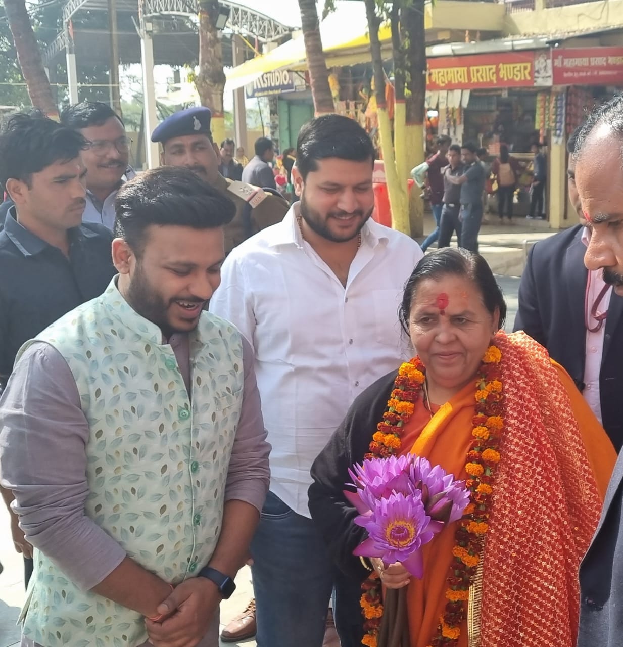 वरिष्ठ भाजपा नेत्री एवं मध्य प्रदेश की पूर्व मुख्यमंत्री उमा भारती रतनपुर पहुंचकर मां महामाया की दर्शन पूजा अर्चना कर देश के लिए मांगी खुशहाली.