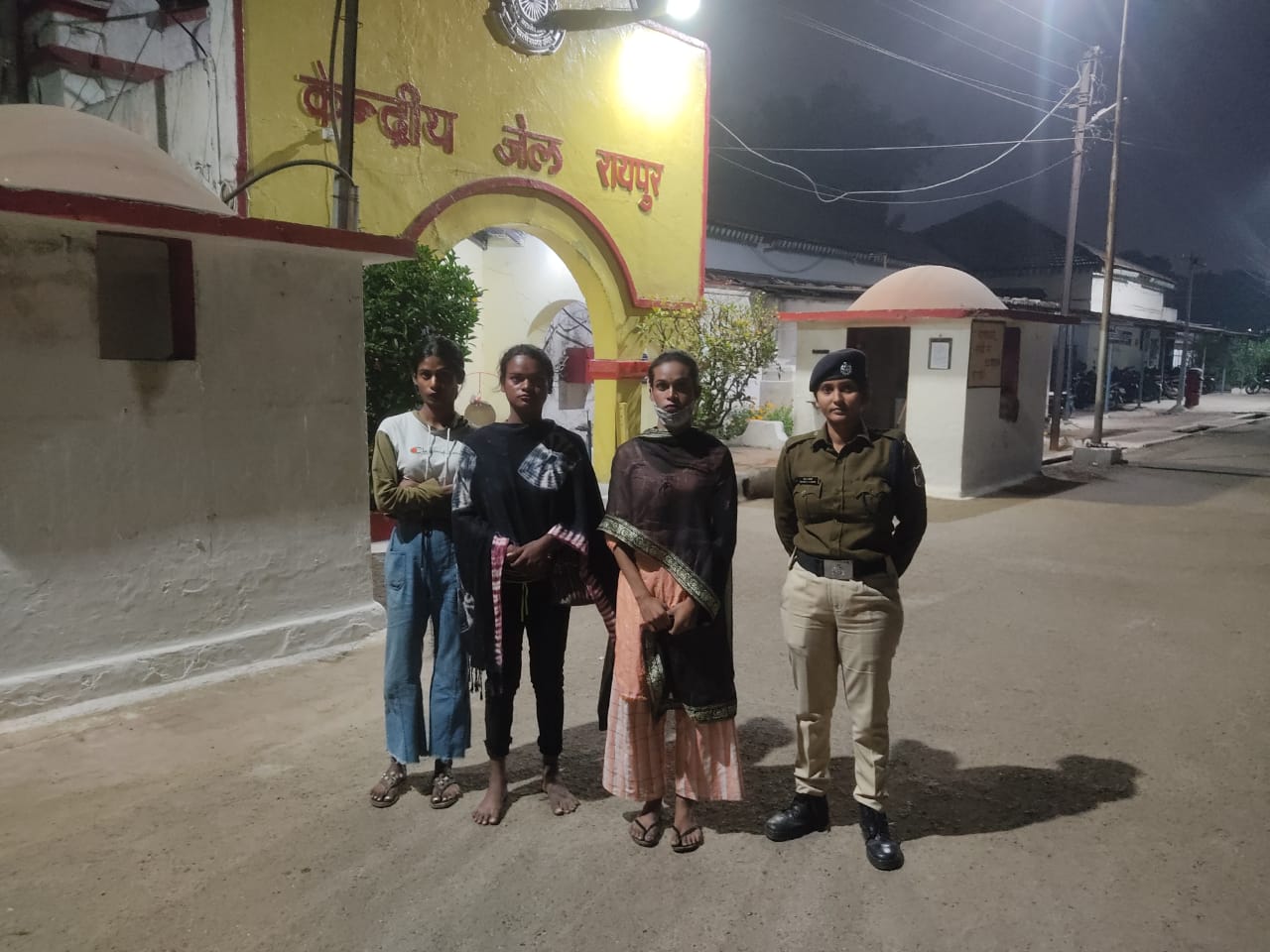 रेल यात्रियों से जबरन पैसा वसूली करने वाले किन्नर जेल गये