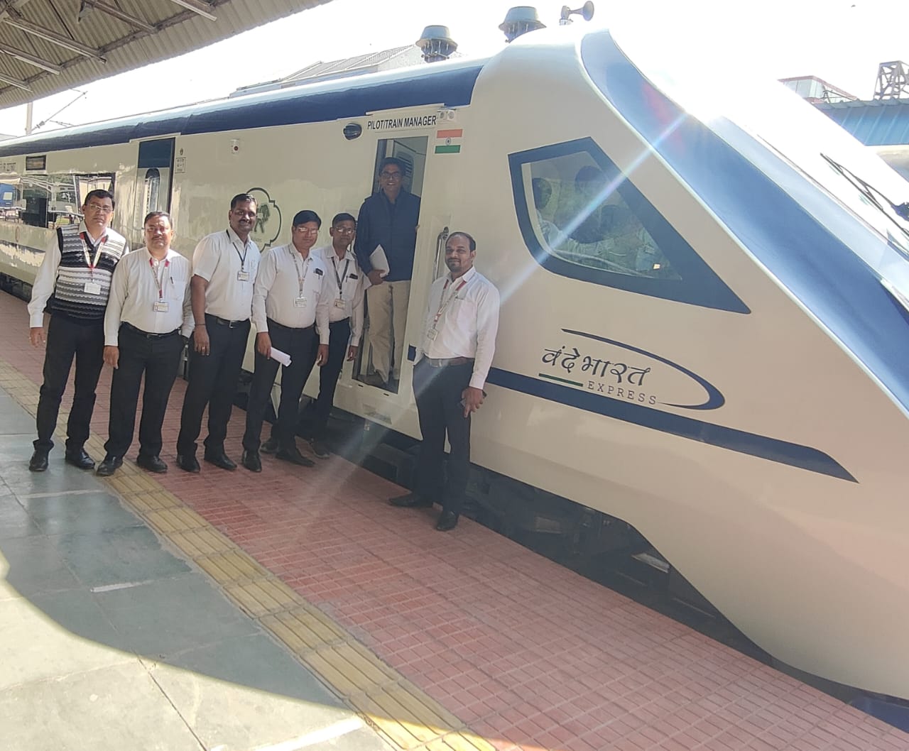 वंदे भारत ट्रेन का सुचारू ढंग से परिचालन को लेकर बिलासपुर के 15 टी टी स्टॉफ का प्रशिक्षण