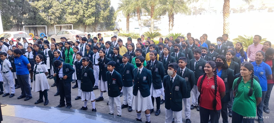 दिल्ली वर्ल्ड पब्लिक स्कूल के बच्चों को यातायात पुलिस दी ट्रैफिक नियमों की जानकारी…..