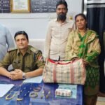 <br>आखिर में आरपीएफ गोंदिया ने महिला का छुटा लाखों के सोने के जेवरों से भरा बैग ट्रेन से बरामद कर किया सुपुर्द