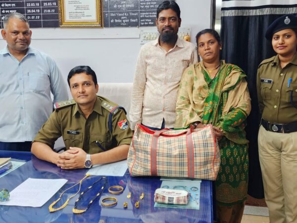 आखिर में आरपीएफ गोंदिया ने महिला का छुटा लाखों के सोने के जेवरों से भरा बैग ट्रेन से बरामद कर किया सुपुर्द