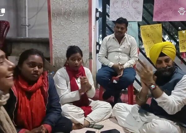 ब्रेकिंग न्यूज:आप पार्टी ने बिलासपूर कलेक्टर कार्यालय के गेट के सामने रात में धरना पर बैठे पुलिस मानमानोव्वल में जुटा