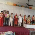 उड़िया भाषा को सीखने के लिए चाटसाली पाठ एवम त्रिभाषा पुस्तक का अतिथियों द्वारा विमोचन