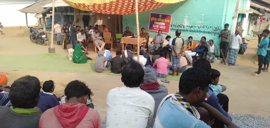 ग्राम धसकामुड़ा में #छाल पुलिस लगाई चलित थाना…..