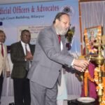 मिडियेटर को सभी पहलुओं पर विचार करते हुए अपने ज्ञान, अनुभव एवं प्रशिक्षण का उपयोग प्रकरणों के निराकरण में करना चाहिए.<br>.न्यायमूर्ति अरूप कुमार गोस्वामी, मुख्य न्यायाधीश