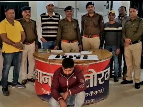 90 हजार की 12 नग मोबाइल के साथ बिलासपुर का एक युवक आरपीएफ तथा तोरवा पुलिस की टीम के हत्थे चढ़ा