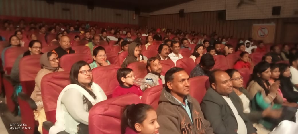 रायगढ़: जादूगर आनंद की जादूगरी को देखा दर्शकों ने