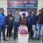 चलती ट्रेन के एसी कोच से 2 स्मार्टफोन सहित लेडीज़ पर्स चुराकर उतरे चोर को रेसुब गोंदिया ने दबोचा