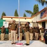 रेलवे सुरक्षा बल गोंदिया प्रभारी विनोद तिवारी ने बैरक परिसर में की झंडारोहण