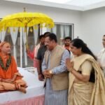 परम पूज्य ज्योतिष पीठाधीश्वर जगत गुरू शंकराचार्य स्वामी श्री अविमुक्तेश्वरानंद सरस्वती जी महाराज से अभय नारायण राय ने सपरिवार आशीर्वाद प्राप्त किया