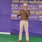 साइबर सेल प्रभारी कमल किशोर पटेल महिला अधिवेशन कार्यक्रम में दिए साइबर क्राइम से बचाव जानकारी..