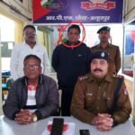 25 ई टिकट के साथ एक युवक रेसुब अनूपपुर के हत्थे चढ़ा इस कार्यवाही से अवैध ई टिकट बनाने वाले लोगो मे मचा हड़कंप