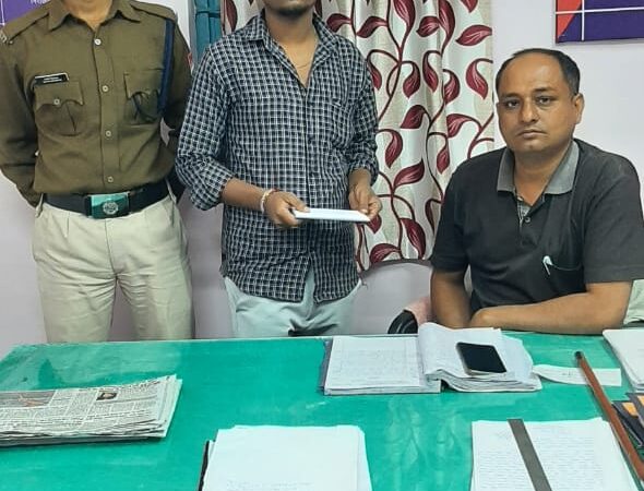 हजारों के 13 ई टिकटो के साथ एक युवक रेसुब के हत्थे चढ़ा