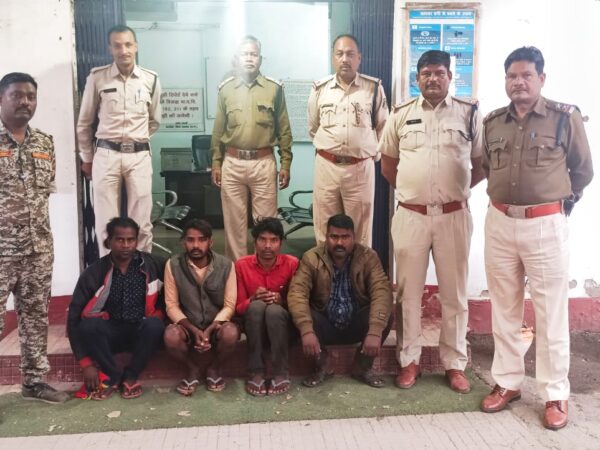 पुलिसिंग में कसावट घरघोड़ा पुलिस के हाथ आये रेल्वे लाईन की सम्पत्ति को निशाना बना रहे 4 सक्रिय चोर