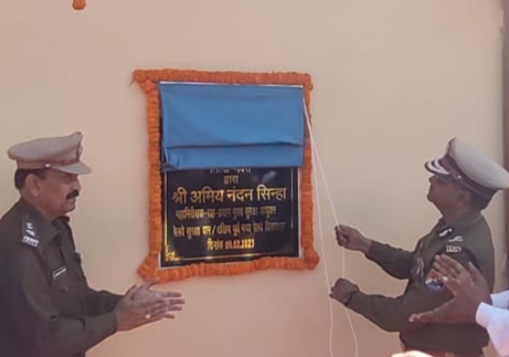 आई जी रेसुब ए. एन. सिन्हा के हाथों  हुआ तिल्दा नेवरा चौकी नए भवन उद्घाटन, चौकी  निरीक्षण  के दौरान प्रभारी  शास्त्री के कार्यों की प्रशंसा