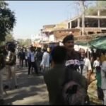 आरपीएफ और लोकल पुलिस ने बुढार स्टेशन परिक्षेत्र में 150 अवैध अतिक्रमण कर ठेला रेड़ी , वेंडिंग करने वालों को हटाया