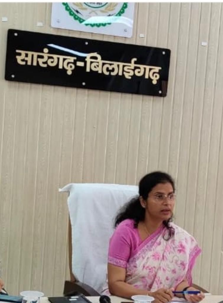 राजस्व शिविर में कुल 2364 प्राप्त आवेदनों में से 1808 आवेदनों का कलेक्टर  फरिहा आलम ने निराकरण किया