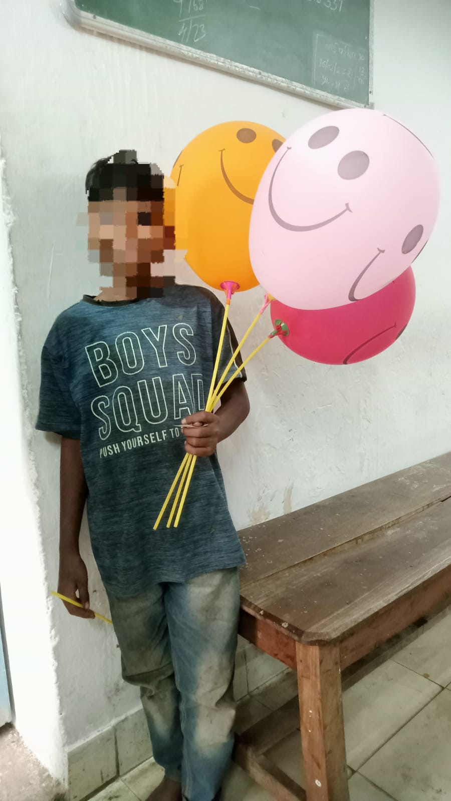गुम बच्चे को जूटमिल पुलिस ने किया परिजनों के सुपुर्द….