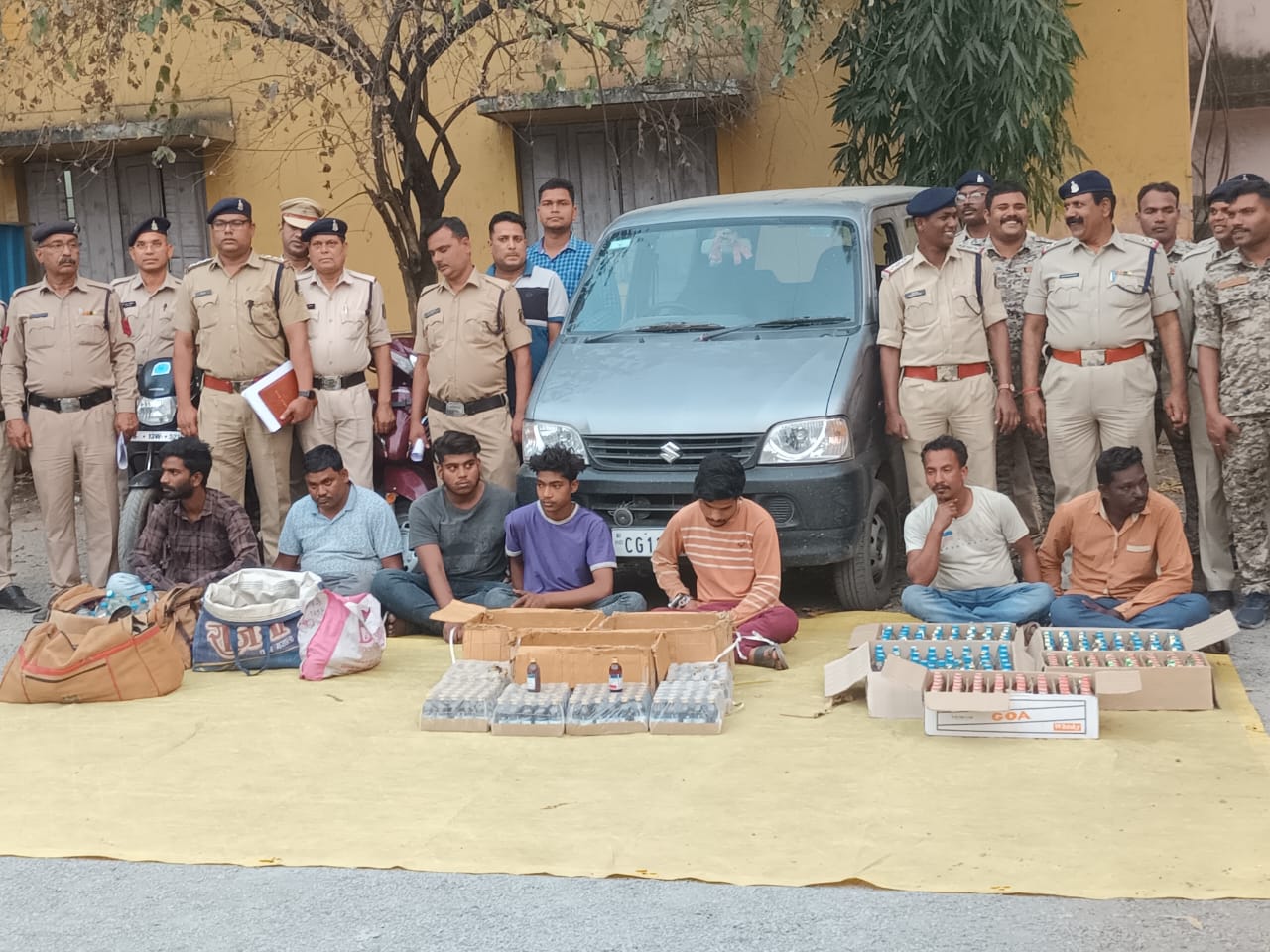 अवैध शराब पर पुसौर, कोतरारोड़, कोतवाली, खरसिया, जूटमिल में बड़ी कार्रवाई, कार, बाइक में शराब तस्करी कर रहे आरोपी गिरफ्तार