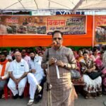 बदहाल सिटी बस सेवा के विरोध में ओल्ड बस स्टैंड में धरने पर बैठे पूर्व मंत्री अमर अग्रवाल…. भरोसा लूटने वाली भूपेश सरकार को बताया विकास विरोधी