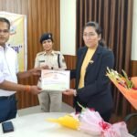 रायगढ़ की पर्वतारोही याशी जैन को माउंट एवरेस्ट फतेह के लिए रायगढ़ पुलिस की शुभकामनाएं….