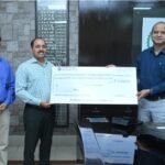 एनटीपीसी लारा ने स्वामी आत्मानंद स्कूल के जीर्णोद्धार हेतु  6.36 करोड़ रु.की आर्थिक  मदद की चेक कलेक्टर को सौंपी